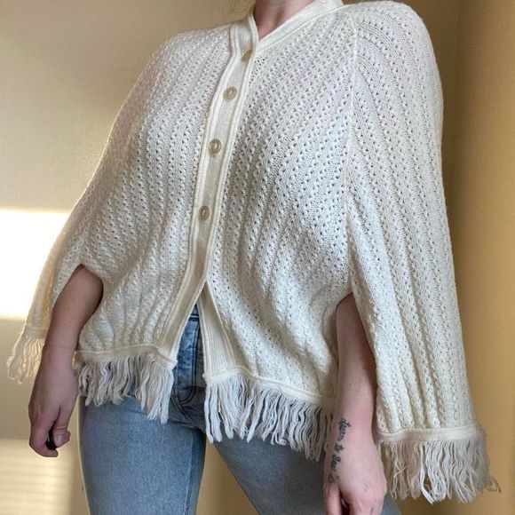 Vintage soft white fringe knit poncho - Picture 7 of 8